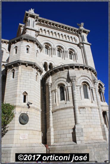 monaco-cathedrale-statue-tour