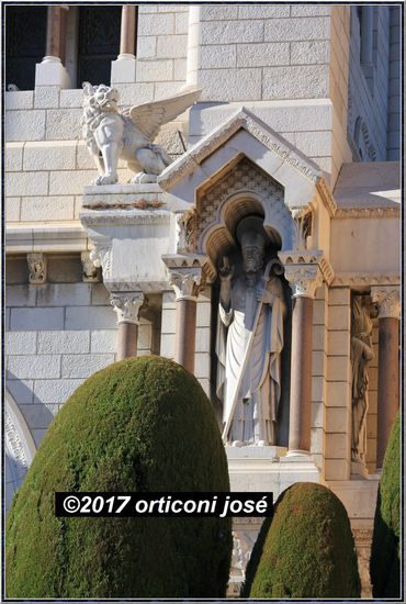 monaco-cathedrale-statue